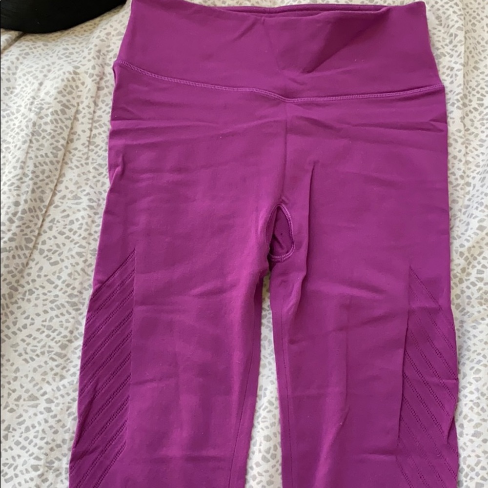 Lululemon fuchsia cropped leggings